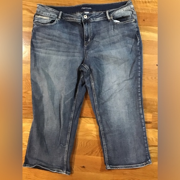 Maurices Pants - Woman’s size 22 Maurices stretch denim capris R